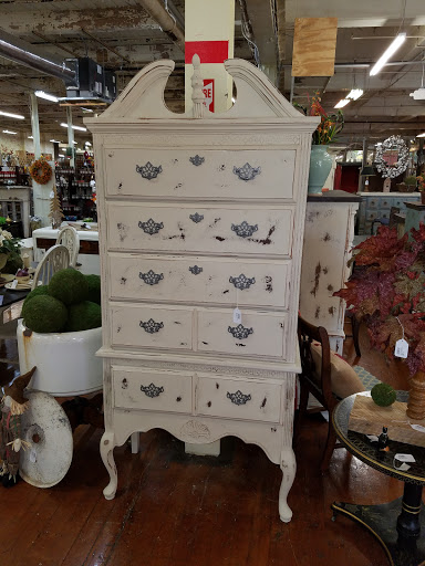 Antique Furniture Store «Jarfly Antique Market», reviews and photos, 47 Railroad Ave, Jefferson, GA 30549, USA