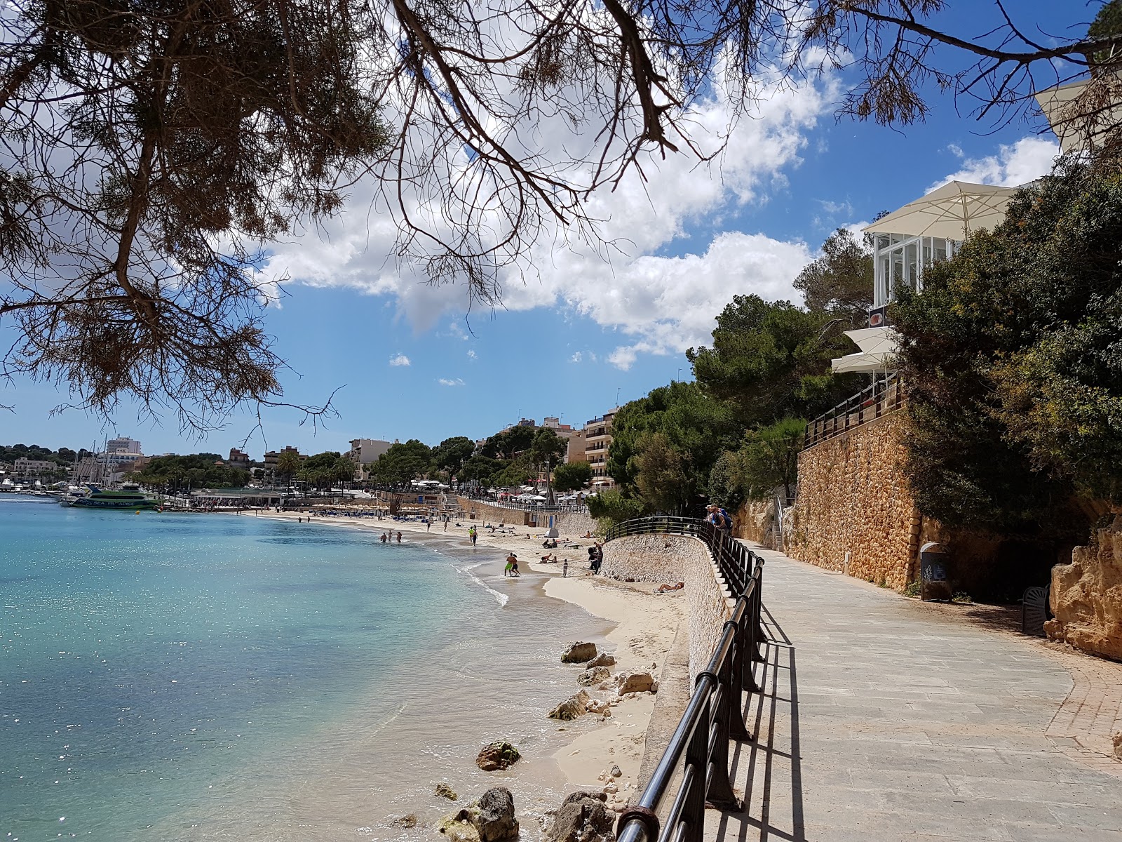 Foto von Platja de Porto Cristo mit sehr sauber Sauberkeitsgrad
