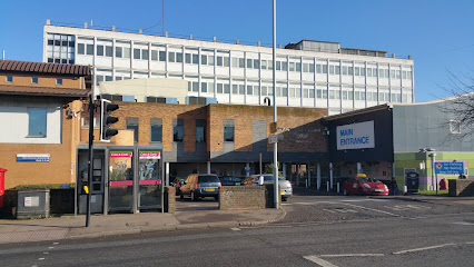 Luton & Dunstable Hospital Main Entrance / Taxis