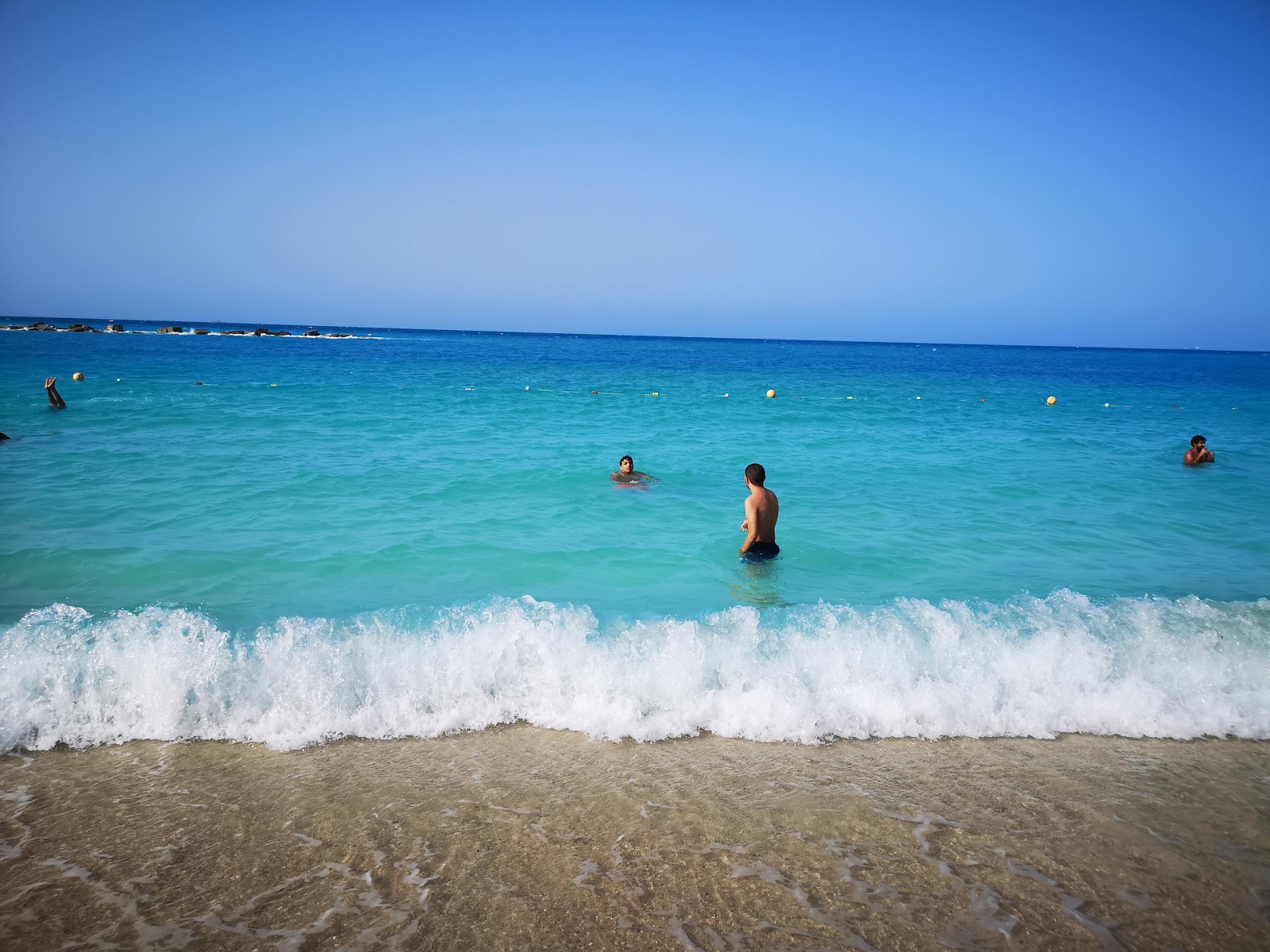 Photo de Pirates beach club avec plage spacieuse