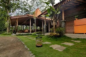 The Omah Borobudur Hotel & Resto image