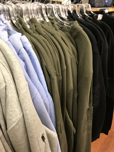 Clothing Store «Gap Outlet», reviews and photos, 5220 N Rose St, Rosemont, IL 60018, USA