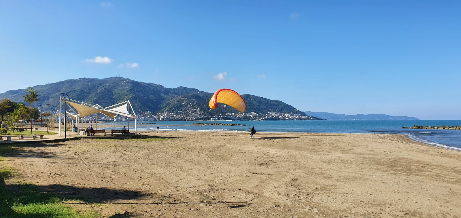 Foto von Akyazi Beach mit beiger sand Oberfläche