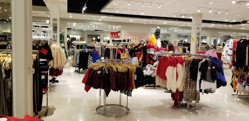 Clothing Store «Forever 21», reviews and photos, 651 Kapkowski Rd, Elizabeth, NJ 07201, USA