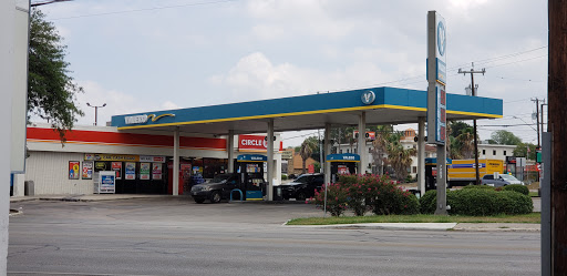 Auto One Concepts en San Antonio