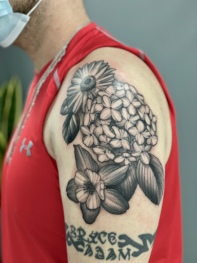 Tattoo Shop «Studio 13 Tattoo», reviews and photos, 416 W Coliseum Blvd, Fort Wayne, IN 46805, USA