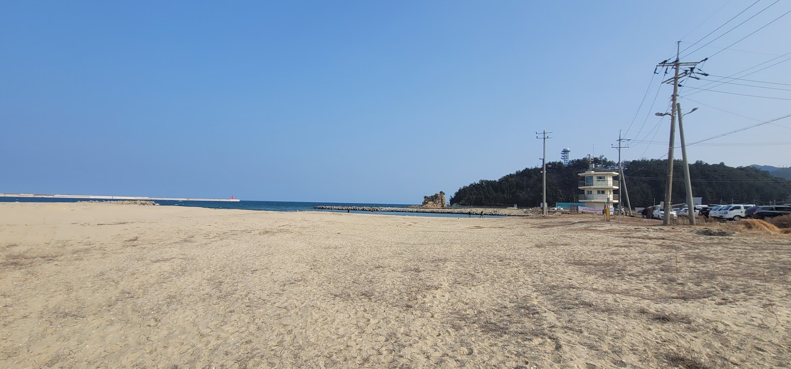 Zdjęcie Uljinitis Jeon Beach - popularne miejsce wśród znawców relaksu