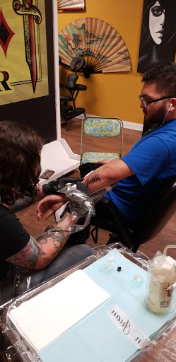 Gift Shop «Skin Deep Studio And Gift Shop», reviews and photos, 1505 E Marshall Ave, Longview, TX 75601, USA