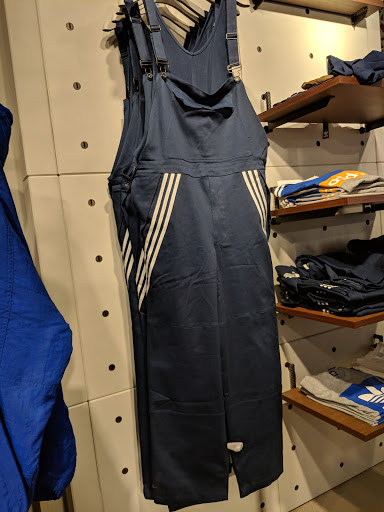 Shopping Mall «Abbot Kinney BLVD Shopping», reviews and photos, Navarre Ct, Venice, CA 90291, USA