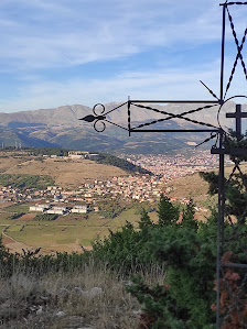 Croce con vista su Facoltà di Ingegneria 8977+WR Croce con vista su Facoltà di Ingegneria, 67100 L'Aquila AQ, Italia