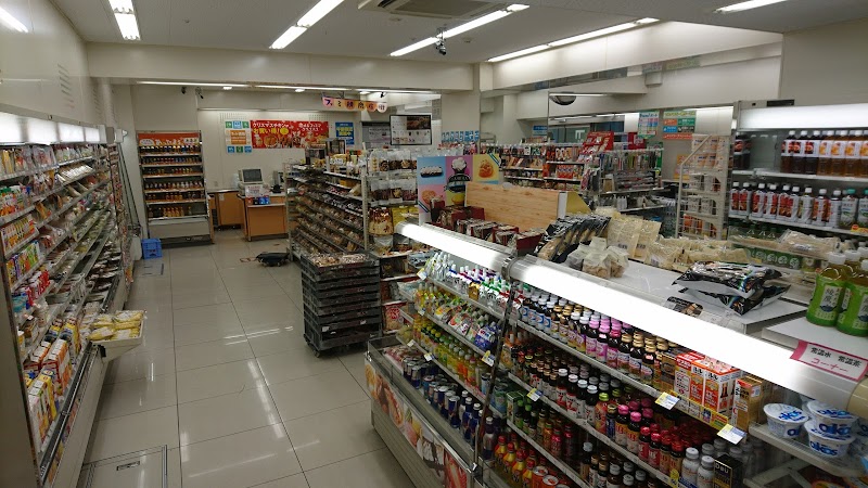 ファミリーマート 桃山台駅店