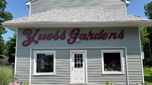 Foti Flowers At Yuess Gardens, 406 3rd St, Newburgh, NY 12550, USA, 