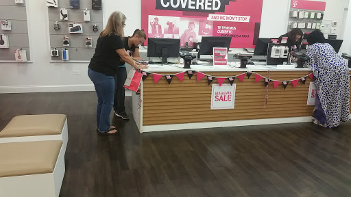 Cell Phone Store «T-Mobile», reviews and photos, 1701 N Larkin Ave, Crest Hill, IL 60435, USA