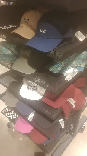 Shoe Store «Vans», reviews and photos, 13000 Folsom Blvd #403, Folsom, CA 95630, USA
