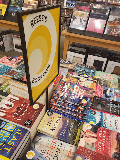 Book Store «Barnes & Noble Booksellers The Shops at River Crossing», reviews and photos, 8675 River Crossing Blvd, Indianapolis, IN 46240, USA