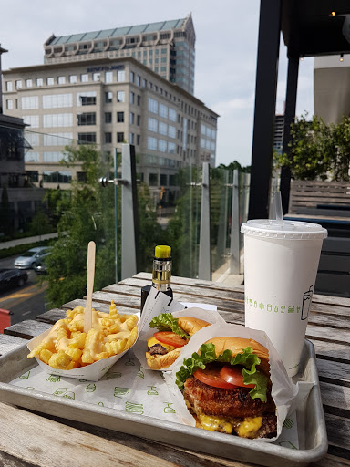 Hamburger Restaurant «Shake Shack», reviews and photos, 3035 Peachtree Rd NE A146, Atlanta, GA 30305, USA