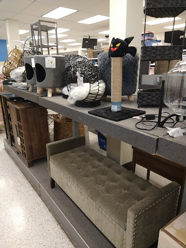 Clothing Store «Ross Dress for Less», reviews and photos, 349 N San Fernando Blvd, Burbank, CA 91502, USA