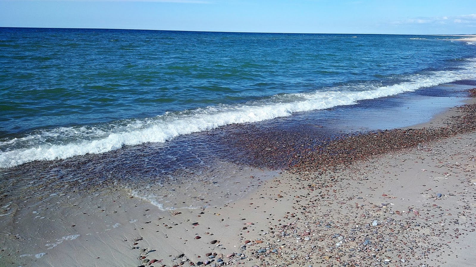 Foto von Rosa beach mit langer gerader strand