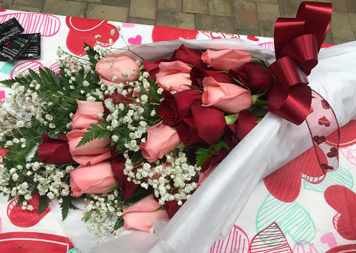 Florist «Roses Just Because/Hub Florist Of Lutz», reviews and photos, 18721 N Dale Mabry Hwy, Lutz, FL 33548, USA