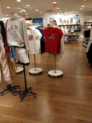 Clothing Store «Gap», reviews and photos, 200 State St, Boston, MA 02109, USA