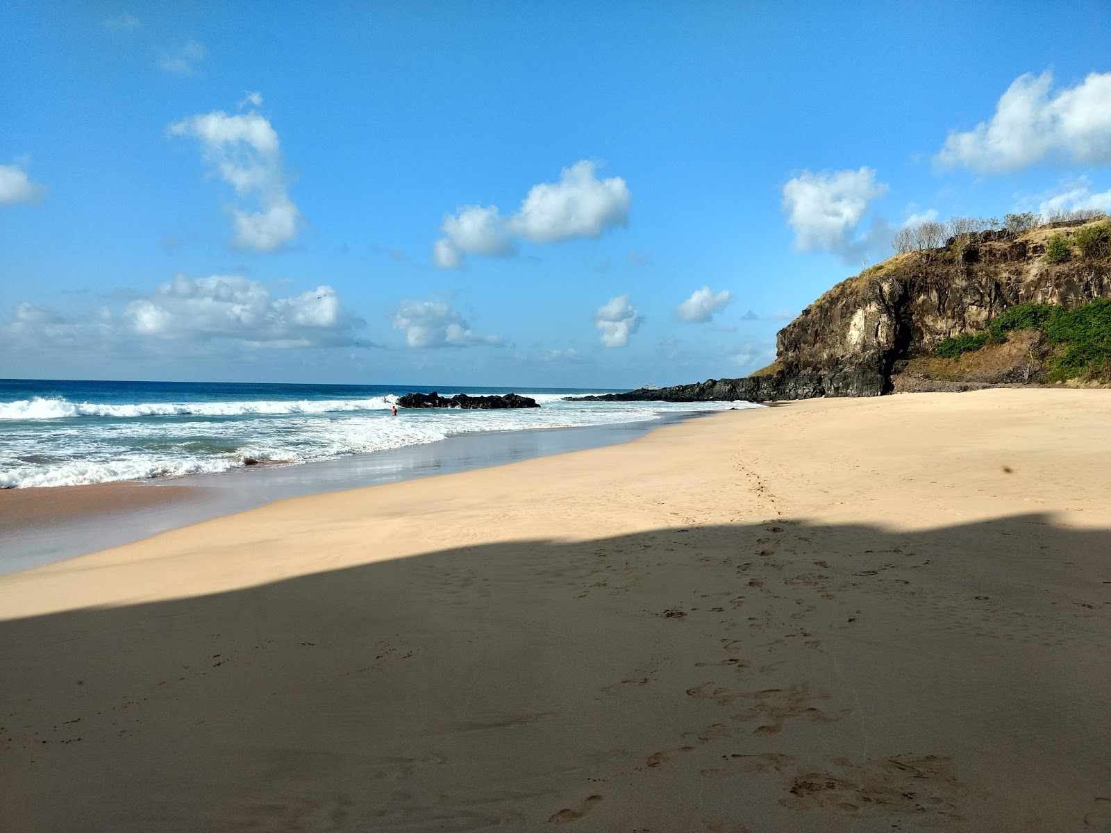 Foto van Praia do Americano met hoog niveau van netheid