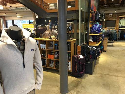 Clothing Store «Patagonia Chicago Lincoln Park», reviews and photos, 1800 N Clybourn Ave, Chicago, IL 60614, USA