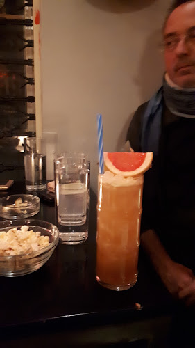 Drunk Sinatra - Μπαρ