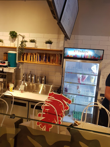 Shopping Mall «Oaktree Mall Shopping Center», reviews and photos, 2024 Center Ave n, Fort Lee, NJ 07024, USA