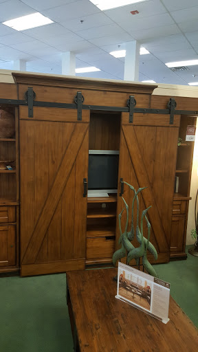 Furniture Store «Raymour & Flanigan Furniture and Mattress Store», reviews and photos, 1450 Clements Bridge Rd, Deptford Township, NJ 08096, USA