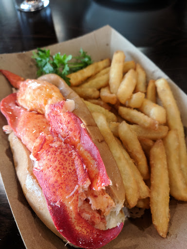 Shopping Mall «Rockside Corners Shopping Center», reviews and photos, 6901 Rockside Rd, Independence, OH 44131, USA