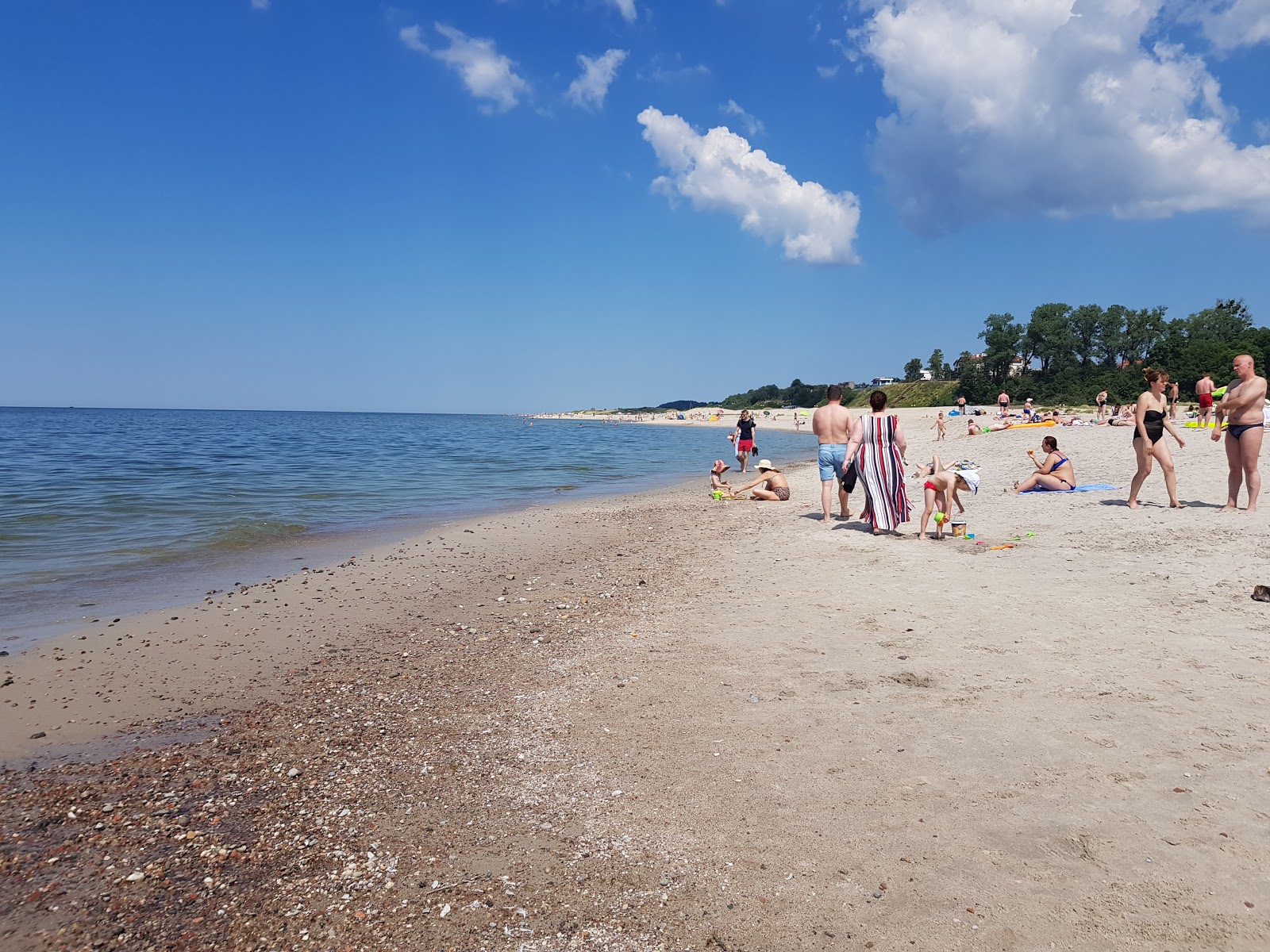 Fotografija Yantarnyy Plaj z svetel pesek površino