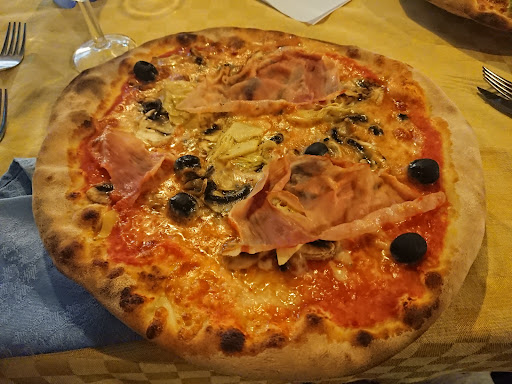 Ristorante pizzeria Chez Mes Amis in Vicopisano, Provincia di Pisa