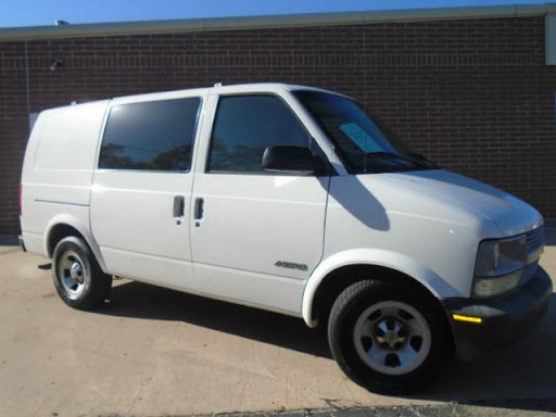 Used Car Dealer «Gladstone Auto Sales», reviews and photos, 7406 N Oak Trafficway, Kansas City, MO 64118, USA