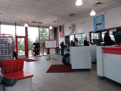 Tire Shop «Discount Tire Store - Auburn Hills, MI», reviews and photos, 200 Brown Rd, Auburn Hills, MI 48326, USA