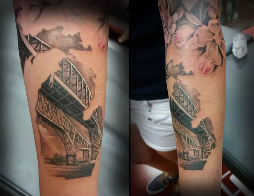 Tattoo Shop «Sarenity Tattoo & Piercing in Birchwood Mall», reviews and photos, 4350 24th Ave, Fort Gratiot Twp, MI 48059, USA