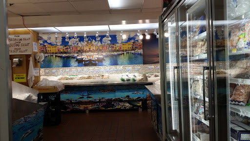 Supermarket «Berry Fresh Farm», reviews and photos, 43-26 Ditmars Blvd, Astoria, NY 11105, USA