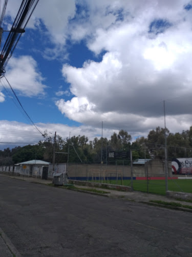 Opiniones de Liga Barrial Las Cuadras De Fundeporte en Quito - Campo de fútbol