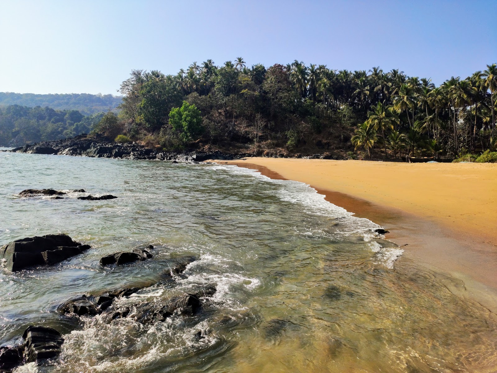 Foto de Polem Beach - lugar popular entre os apreciadores de relaxamento