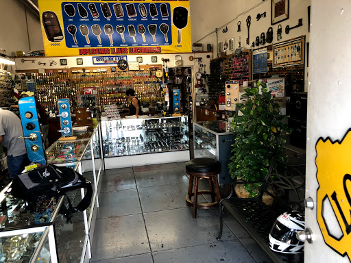 Locksmith «GUS LOCK & KEY SERVICE», reviews and photos, 2113 S San Pedro St, Los Angeles, CA 90011, USA
