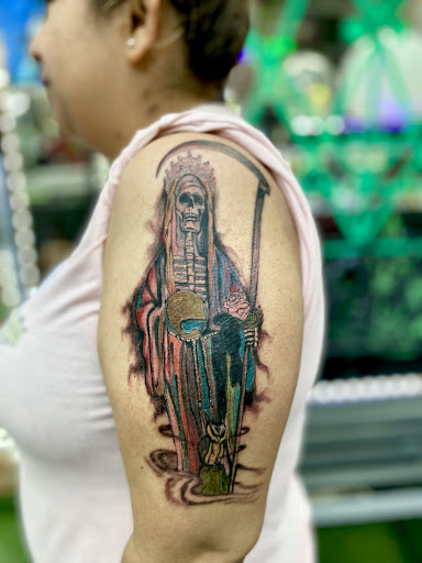 Explore arm ditch tattoo ideas, creative tattoo ideas in Ridgewood, available at Cosmic Wizard Tattoo & 3DUV Gallery