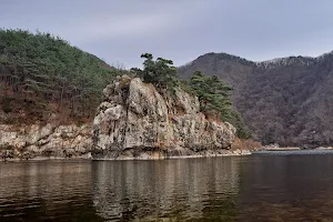 Yongdam Seombawi Rocks image