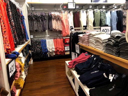 Clothing Store «Gap», reviews and photos, 18511 Outlet Blvd, Chesterfield, MO 63005, USA