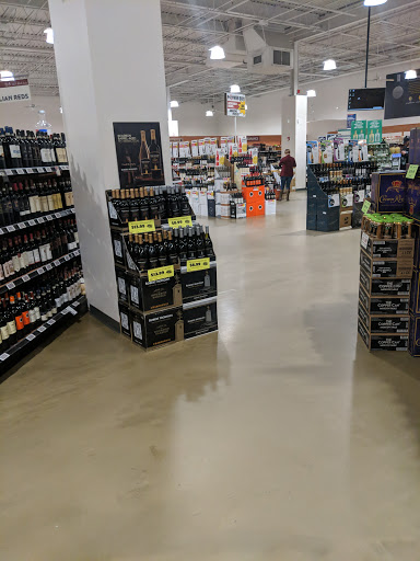 State Liquor Store «NH Liquor & Wine Outlet», reviews and photos, 92 Cluff Crossing Rd, Salem, NH 03079, USA