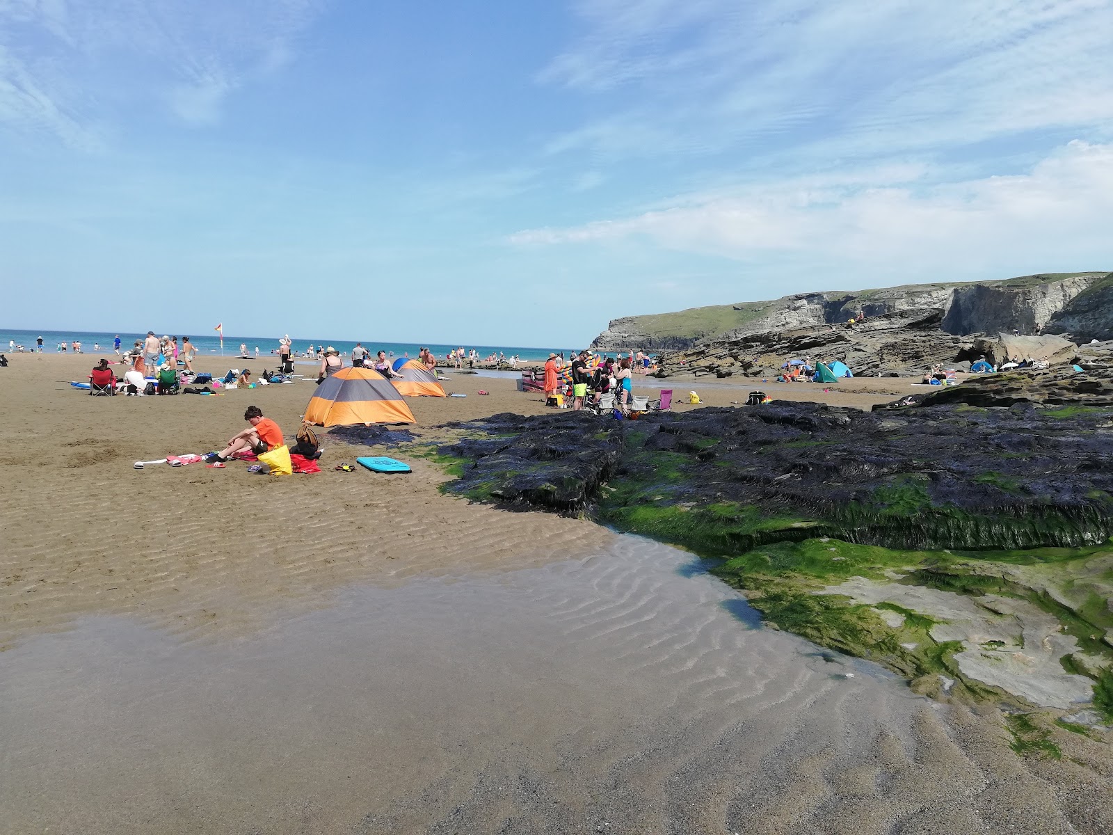 Φωτογραφία του Trebarwith Beach με μια ευθεία ακτογραμμή