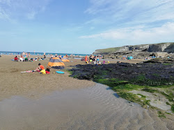 Φωτογραφία του Trebarwith Beach με μια ευθεία ακτογραμμή