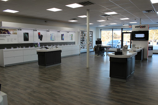 Cell Phone Store «Verizon Wireless Halifax MA», reviews and photos, 300 Plymouth St, Halifax, MA 02338, USA