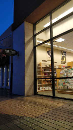 Book Store «Barnes & Noble», reviews and photos, 2000 E Rio Salado Pkwy #1032, Tempe, AZ 85281, USA