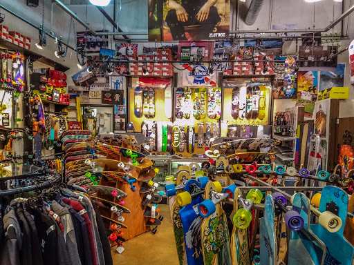 Clothing Store «Zumiez», reviews and photos, 3340 Mall Loop Dr #1214, Joliet, IL 60431, USA