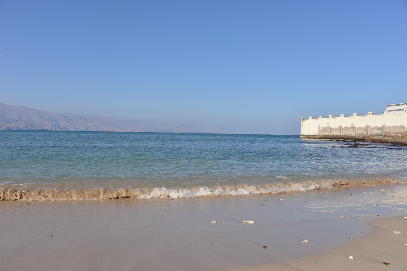Foto von Al Akamiyah Beach mit sehr sauber Sauberkeitsgrad