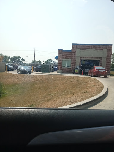 Tsunami Express Car Wash en Gary